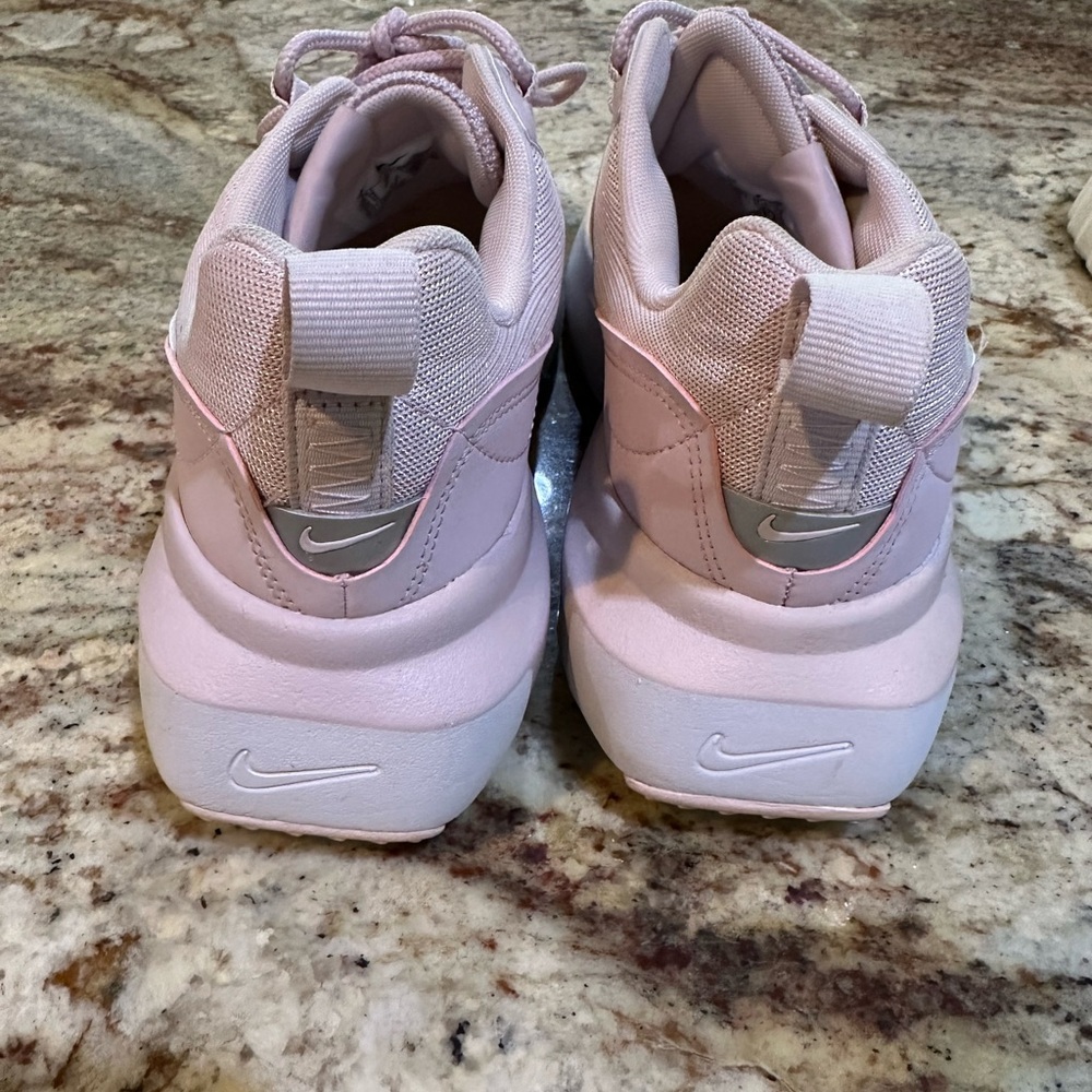 Nike like new size 7 - Picture 4 of 5
